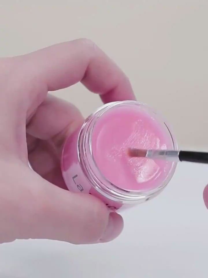 20-30g Lip Skin Care Products Moisturizing Lip in a pink jar, being applied with a brush.